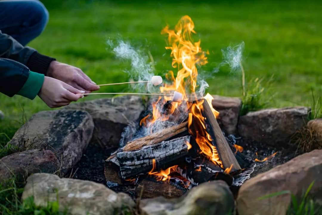 Ognisko w ogrodzie legalne? Uniknij mandatu i pal bezpiecznie!